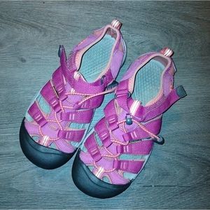 Keen shoes youth sz 4 water sandals shoes